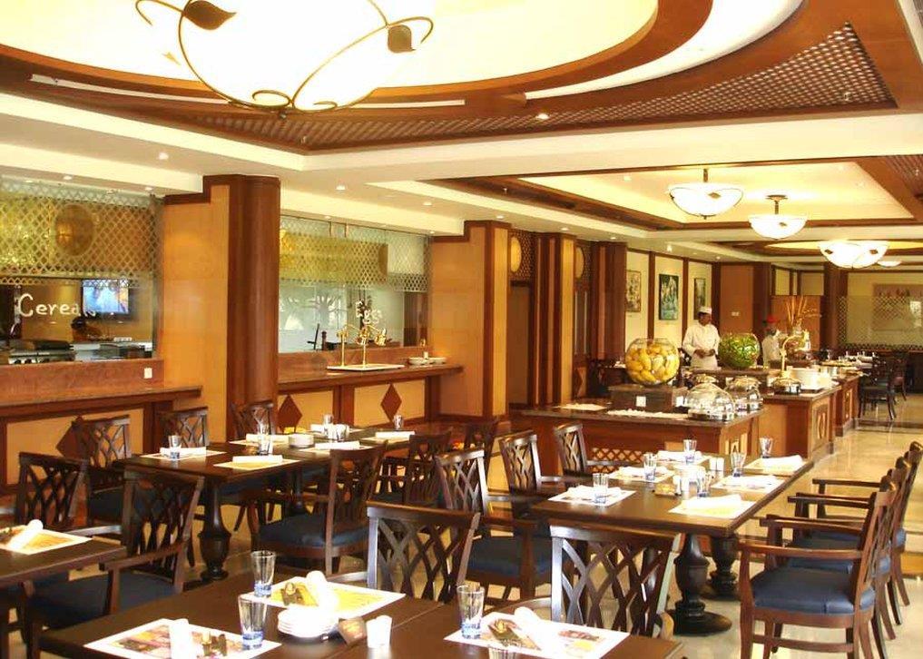 Avari Towers Karachi Restaurant billede The interior of a restaurant in India