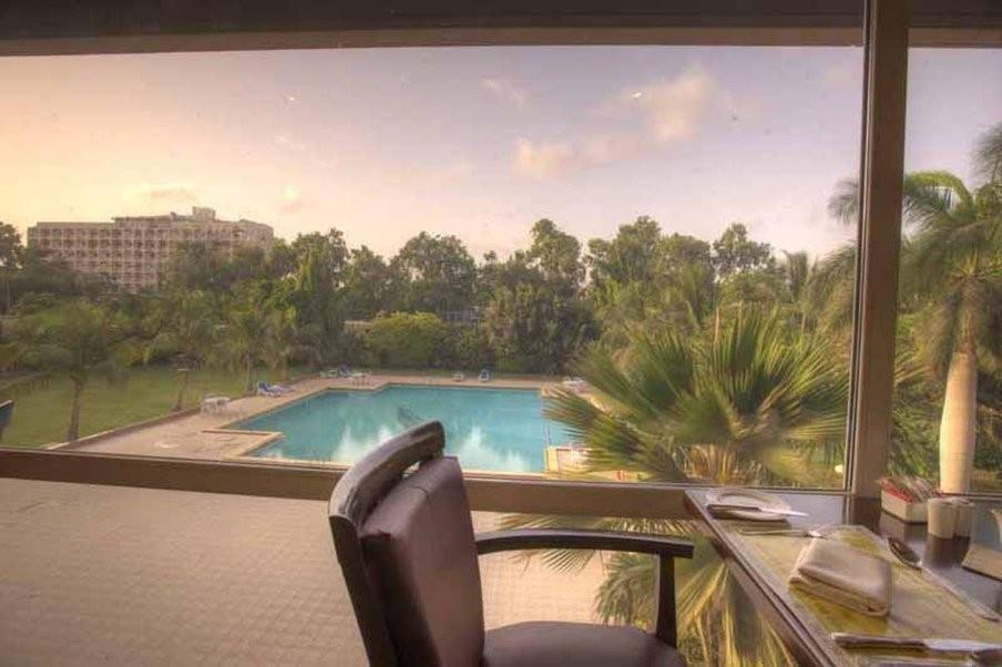 Avari Towers Karachi Faciliteter billede The pool at the Taj Bengal