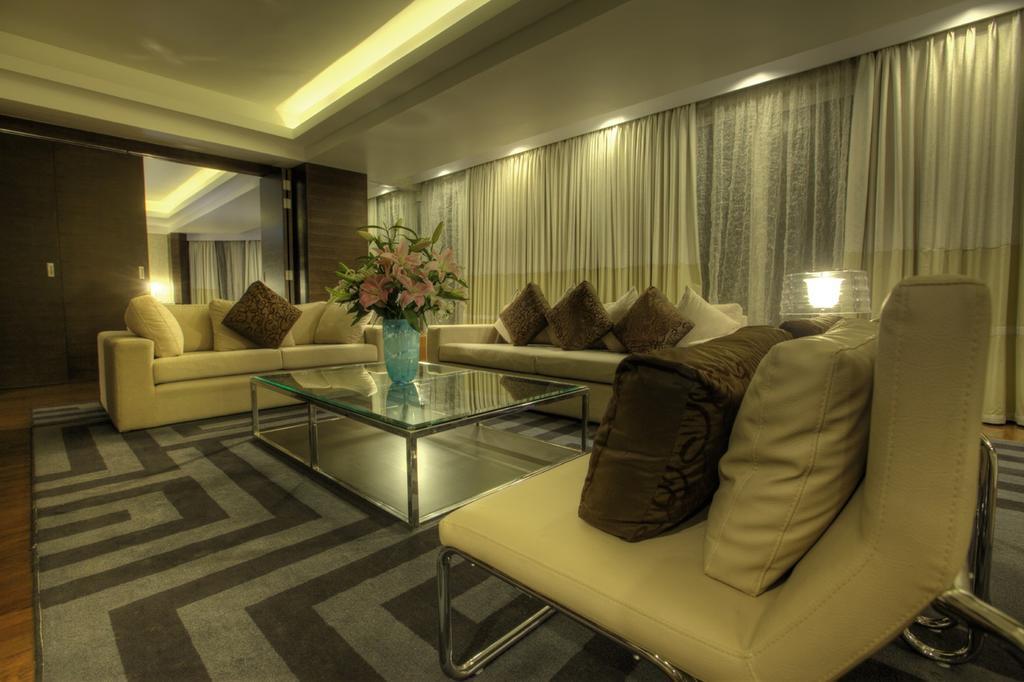 Avari Towers Karachi Værelse billede The interior of a suite at the hotel