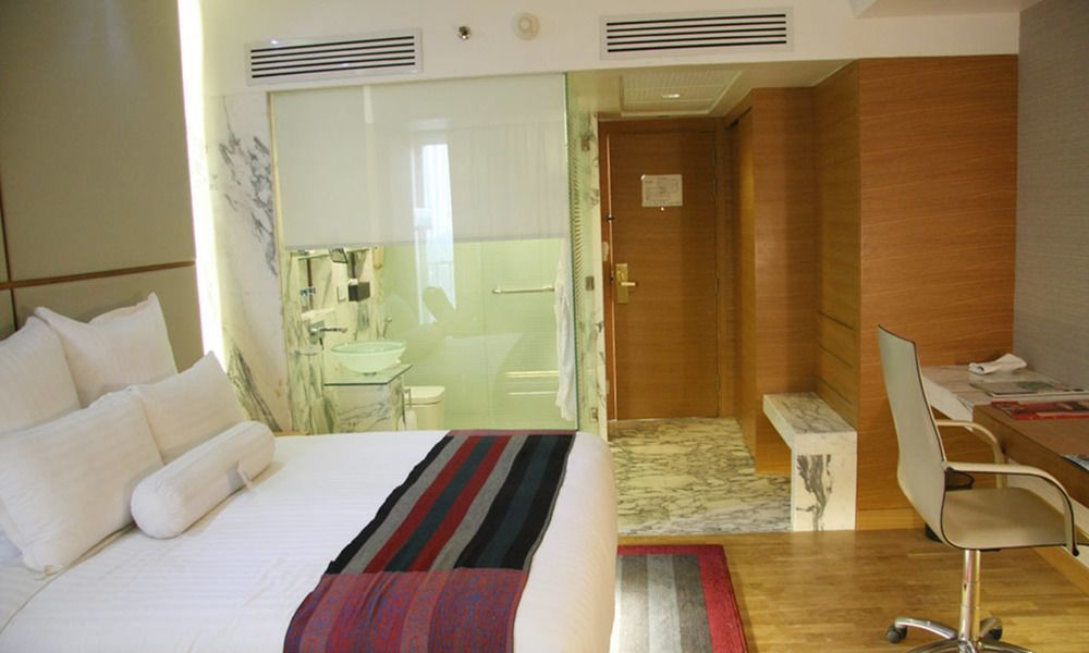 Avari Towers Karachi Eksteriør billede A room at the hotel