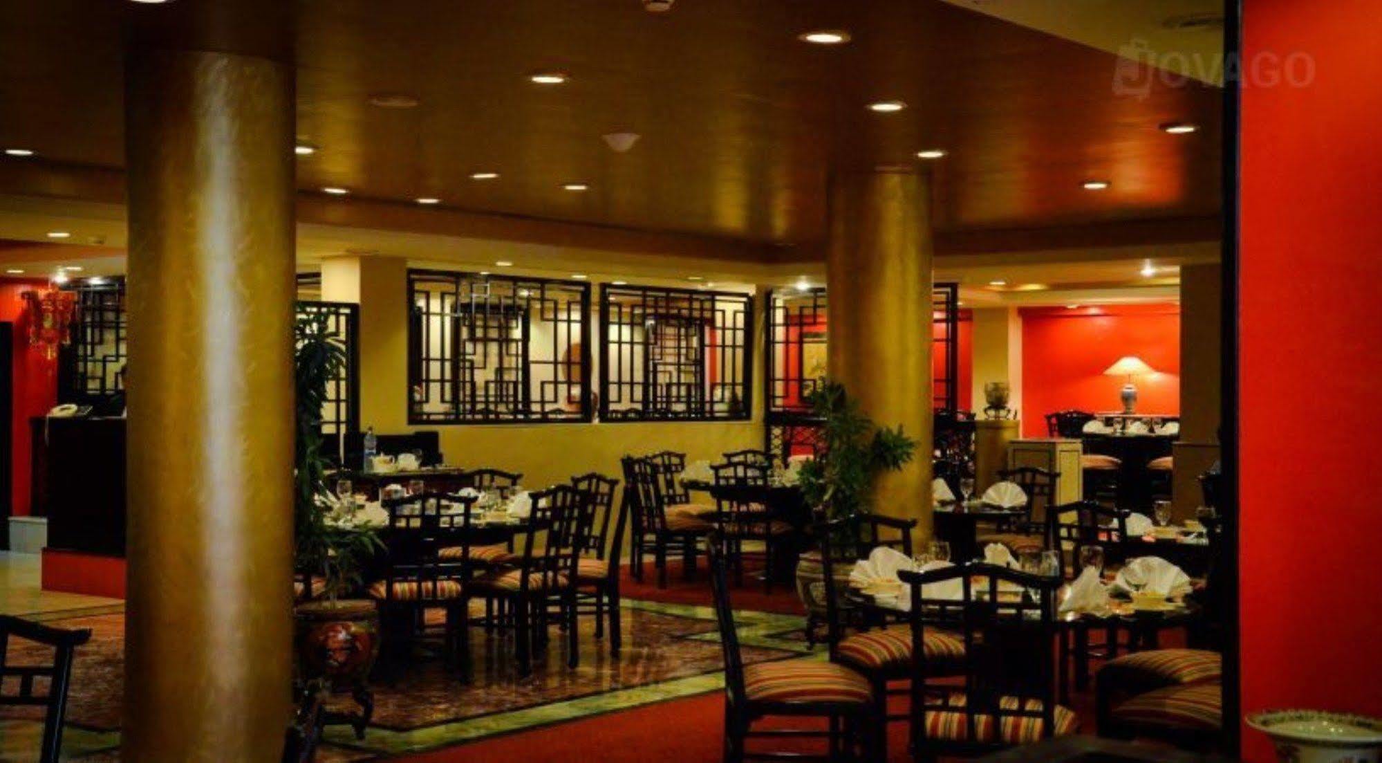 Avari Towers Karachi Eksteriør billede The interior of the restaurant