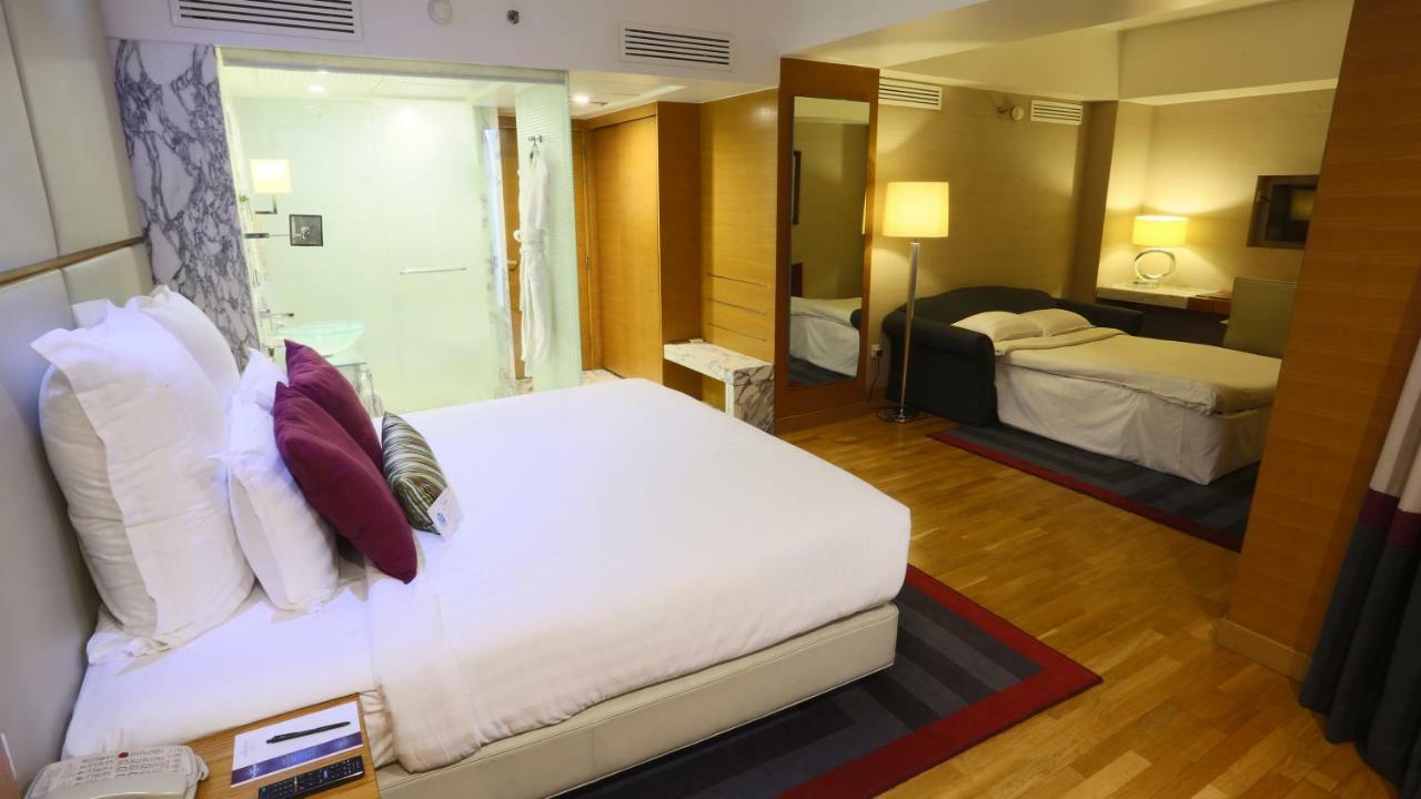Avari Towers Karachi Eksteriør billede A room at the hotel