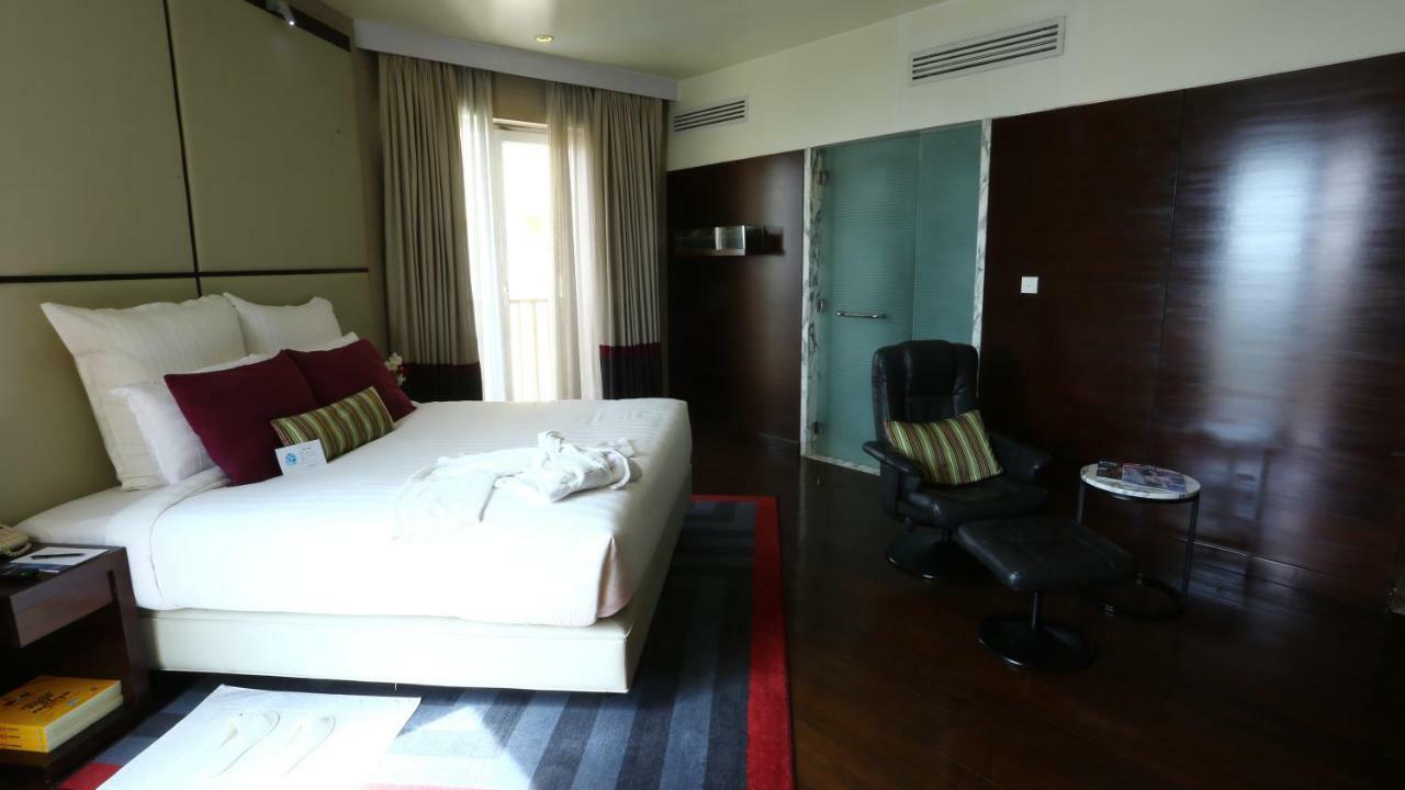 Avari Towers Karachi Eksteriør billede A room at the Park