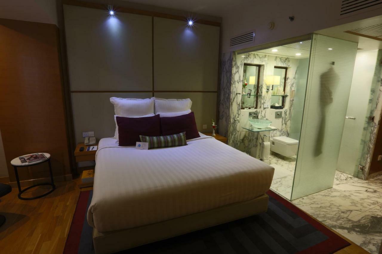 Avari Towers Karachi Eksteriør billede A room at the hotel