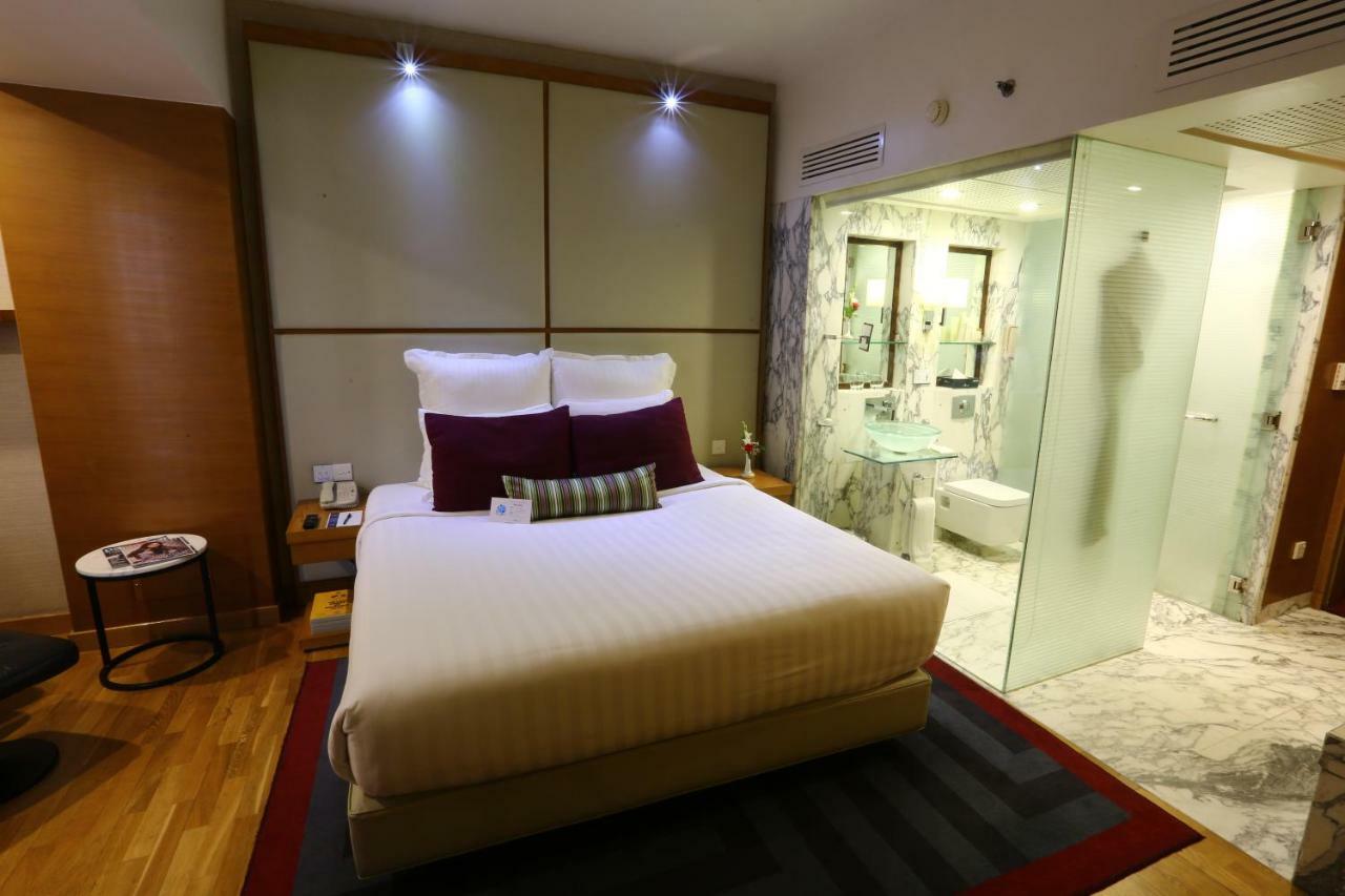 Avari Towers Karachi Eksteriør billede A room at the hotel